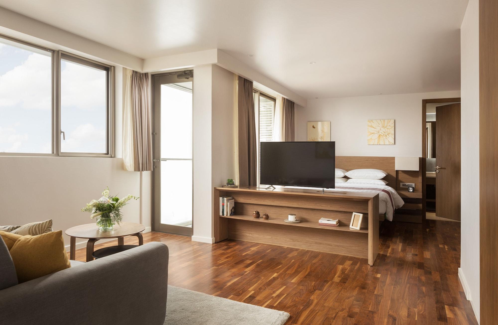 Emion Hotel