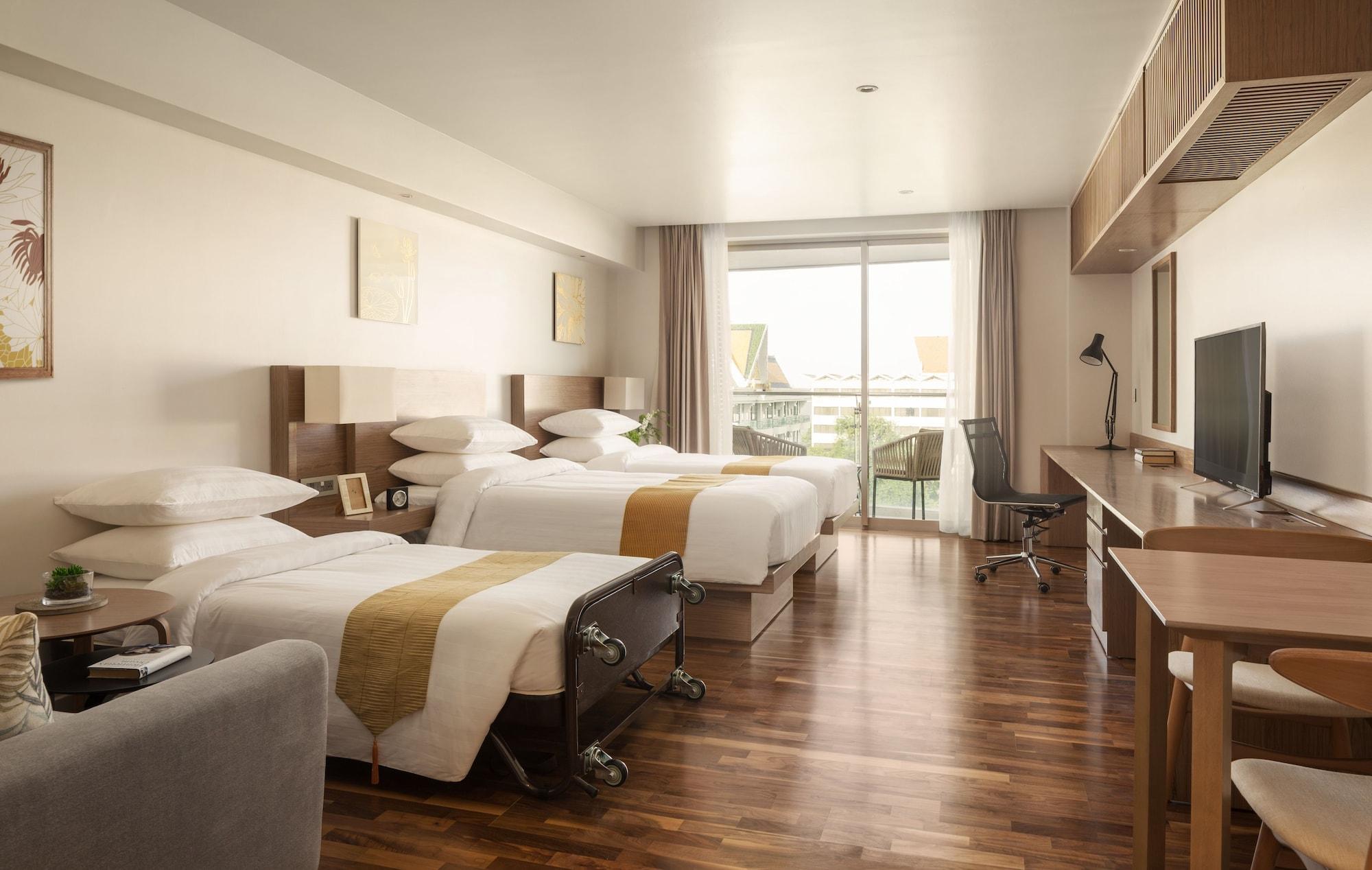 Emion Hotel 4*