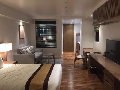 โรงแรมเอเมียน 4*